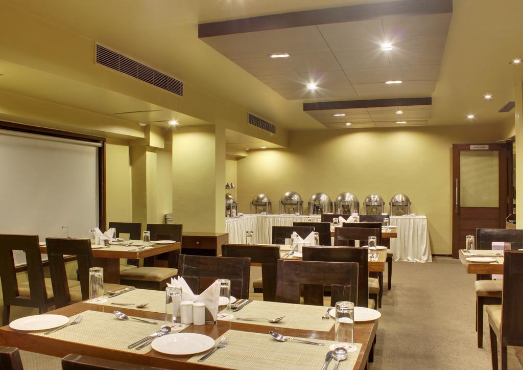 ​Justa Hyderabad Hotel Bagian luar foto