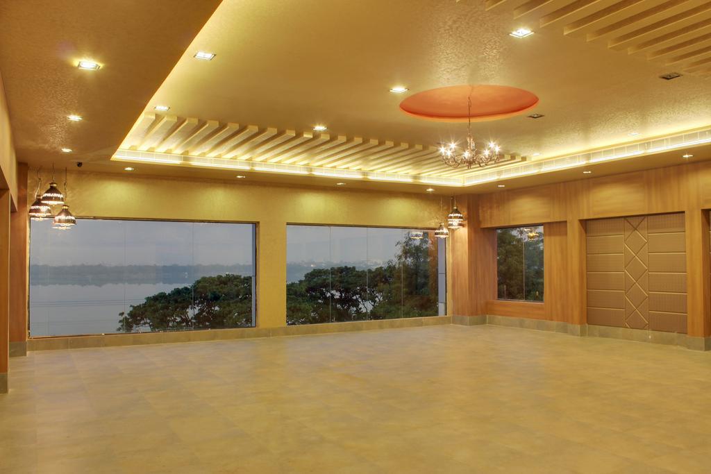 ​Justa Hyderabad Hotel Bagian luar foto