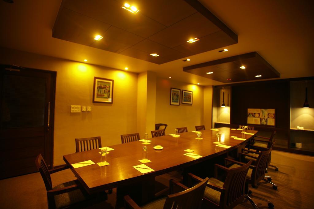 ​Justa Hyderabad Hotel Bagian luar foto