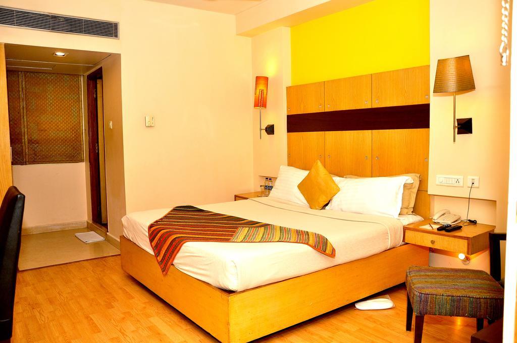 ​Justa Hyderabad Hotel Bagian luar foto