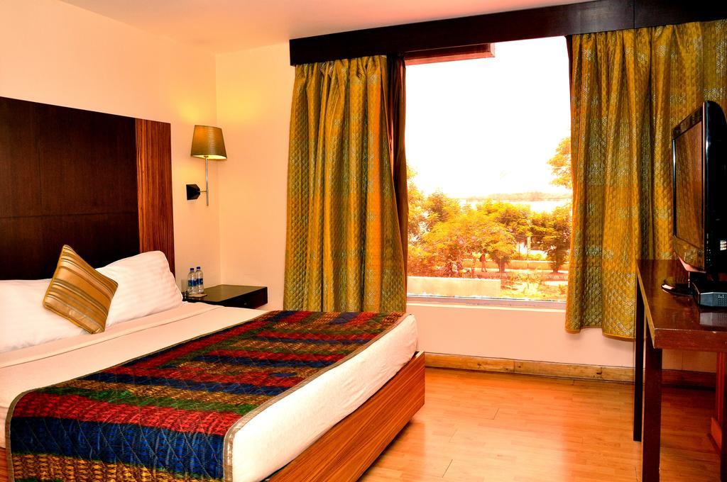 ​Justa Hyderabad Hotel Bagian luar foto
