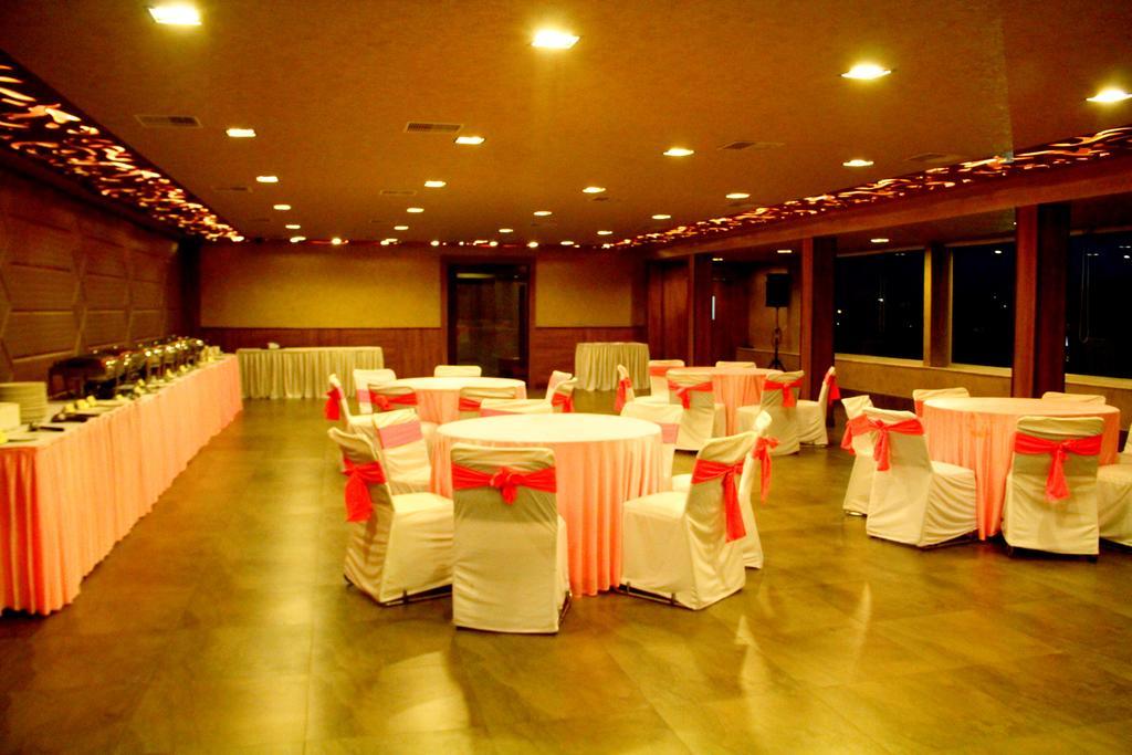 ​Justa Hyderabad Hotel Bagian luar foto