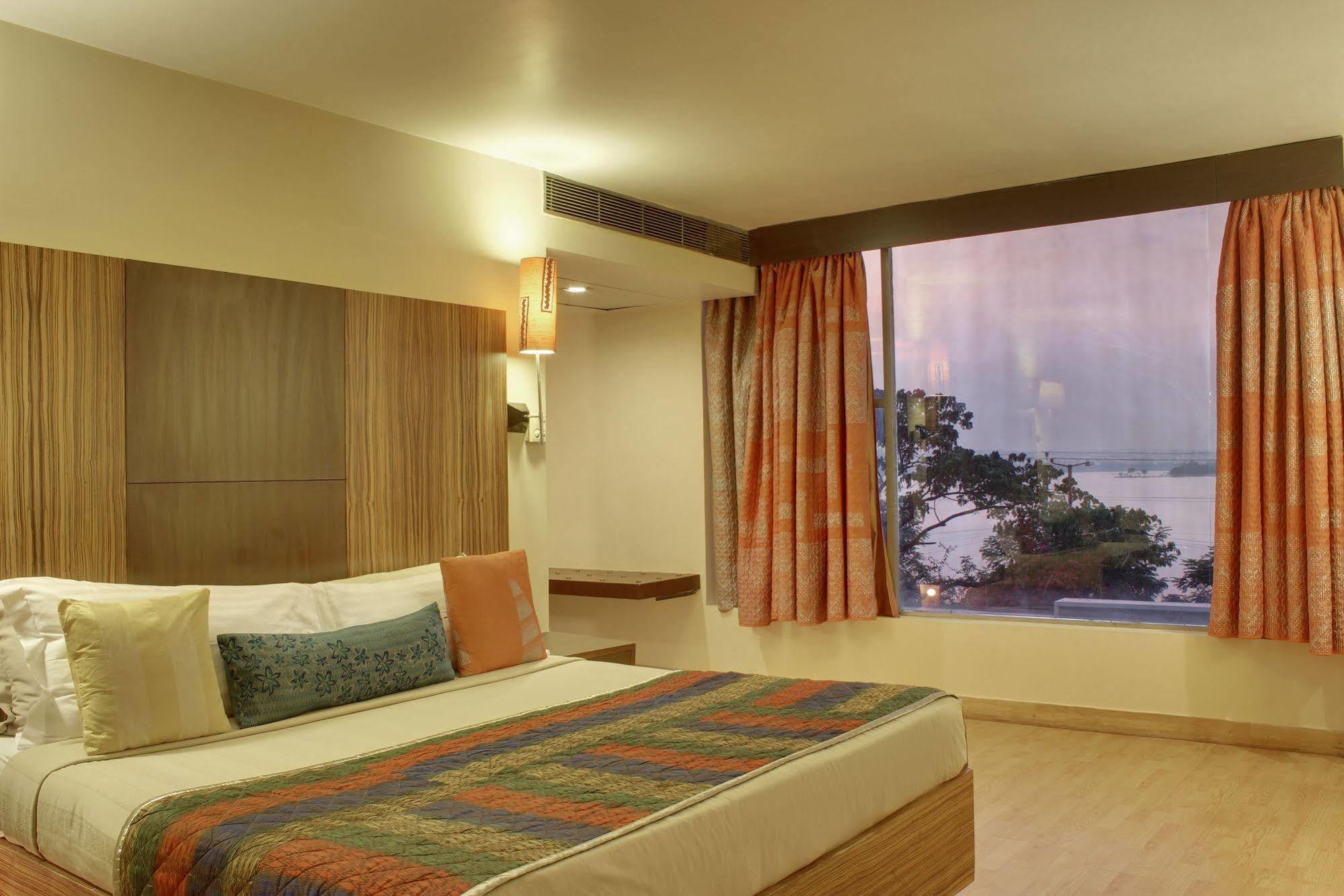 ​Justa Hyderabad Hotel Bagian luar foto