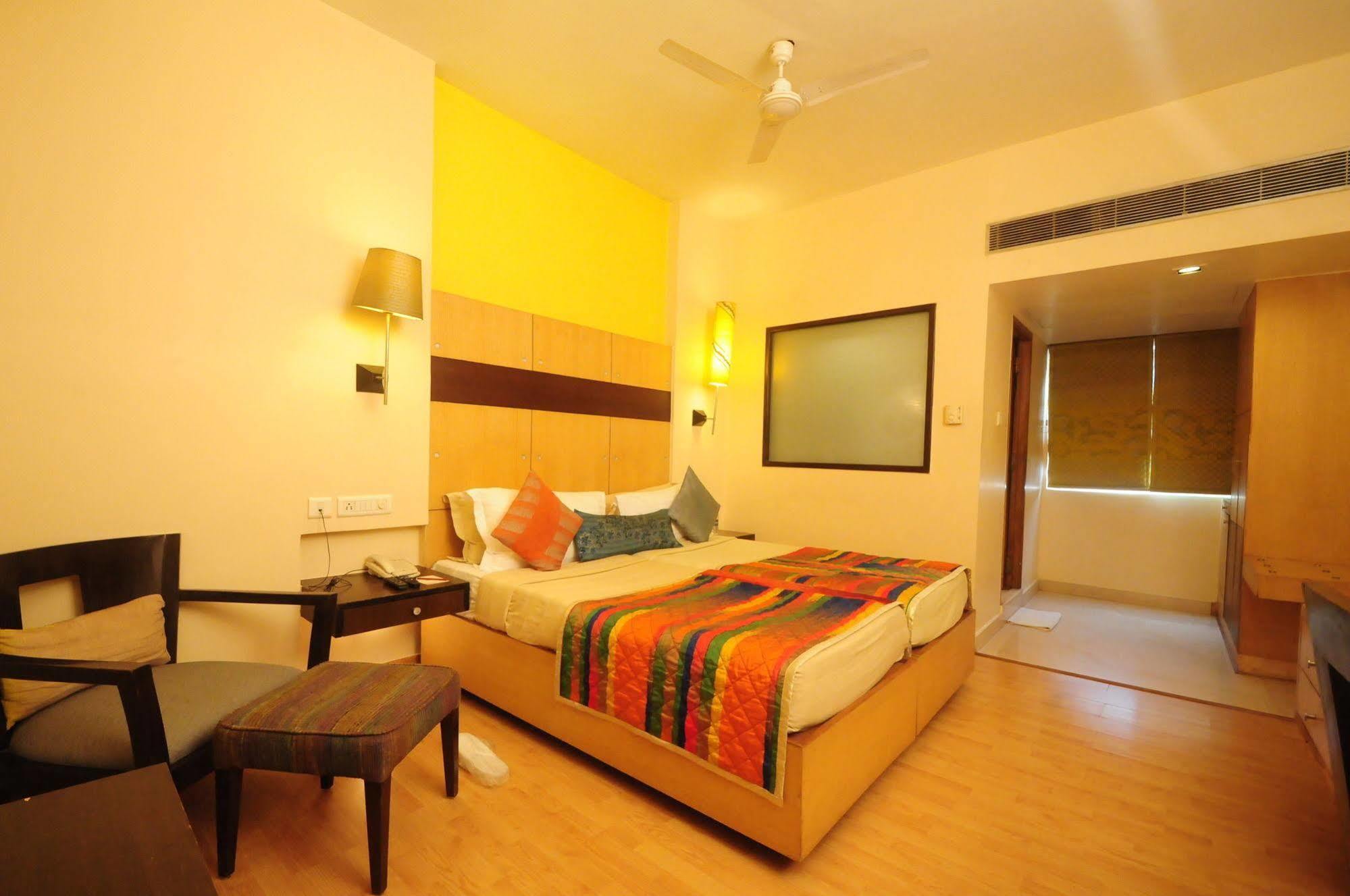​Justa Hyderabad Hotel Bagian luar foto